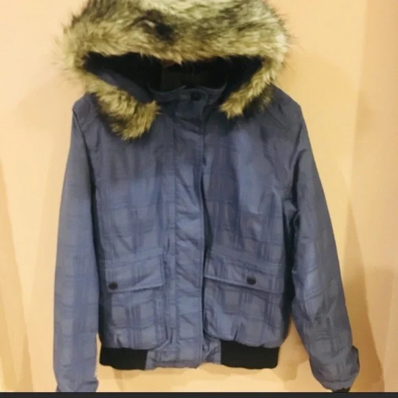 Woolrich Puffer Jacket w/ Removable Hood - Picture 13 of 13